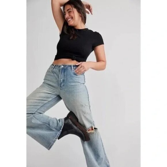FREE PEOPLE Curvy Misfit Flare Jeans in Wash Little Rascal Size US 31 - Picture 3 of 9